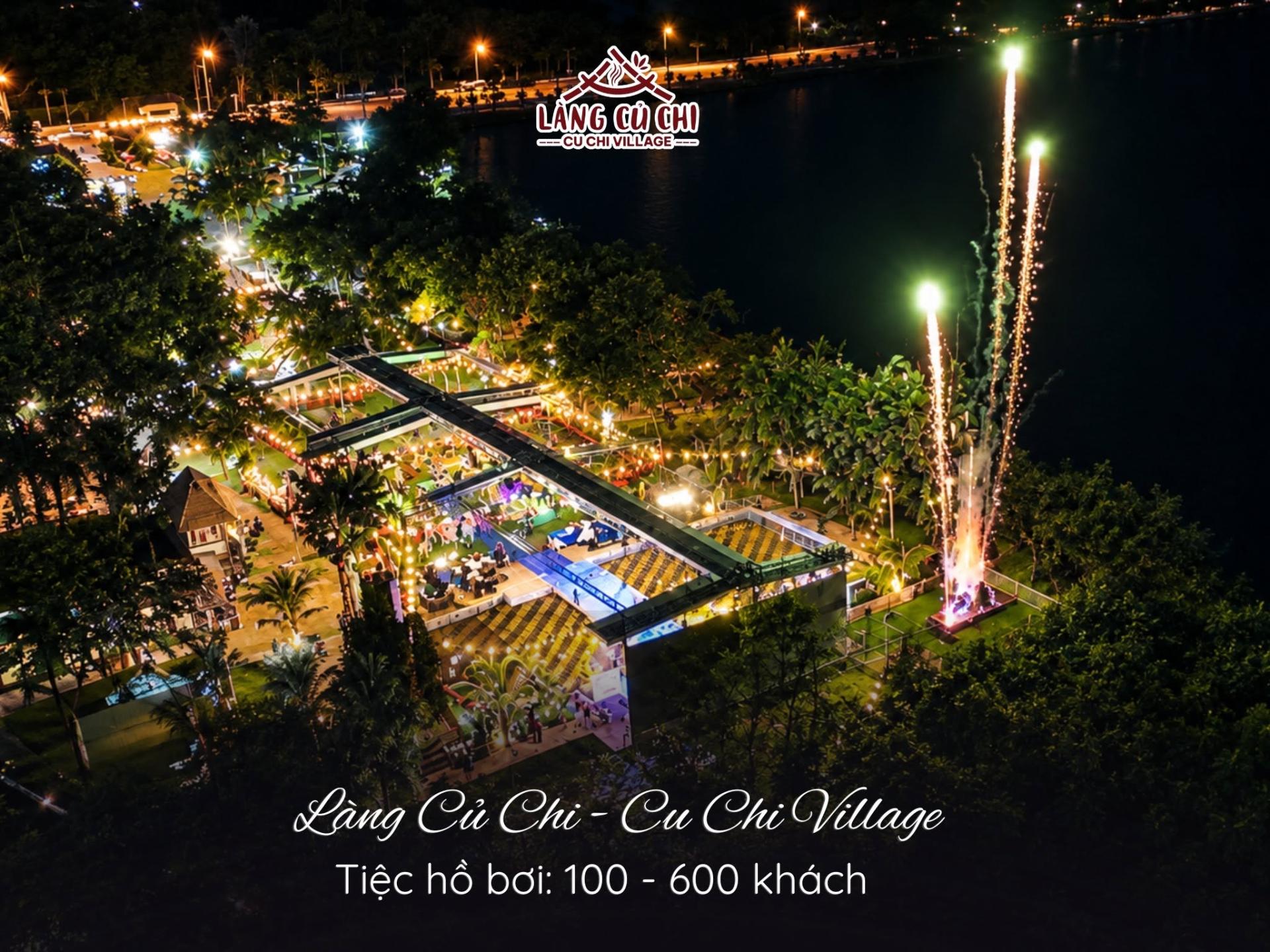 Có thể là hình ảnh về pháo hoa và văn bản